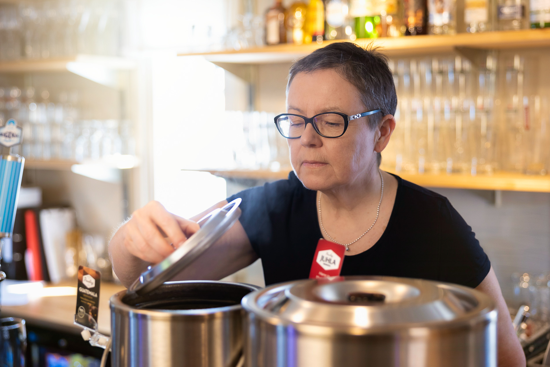 Kevytyrittäjänä kahvilassa